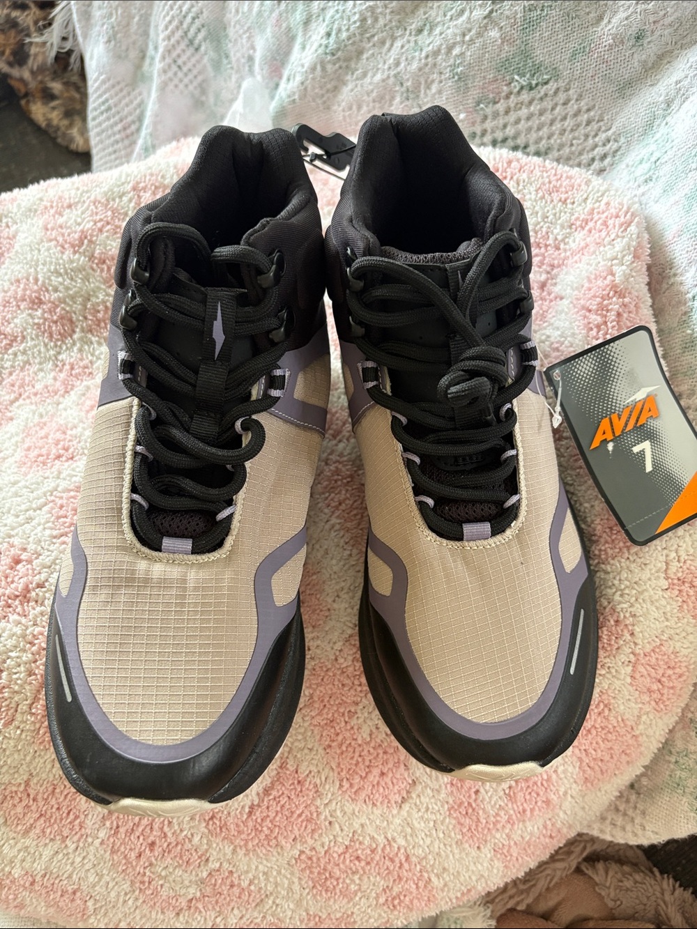 NWT Women’s Avia HighTop Athletic Tennis Shoes Sneakers Lightweight Arch Support